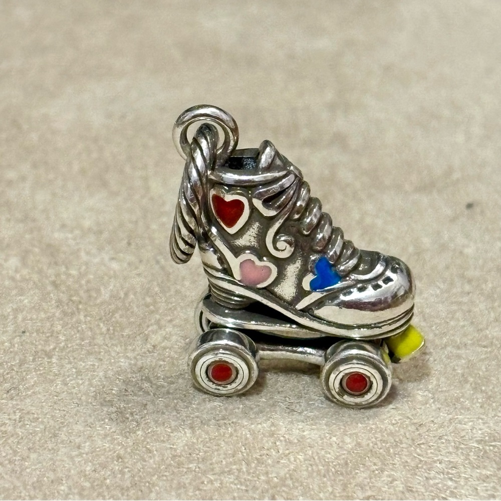 🆕Listing! 🆕 Brighton Roller Skate charm Enameled hearts Wheels roll! Retired